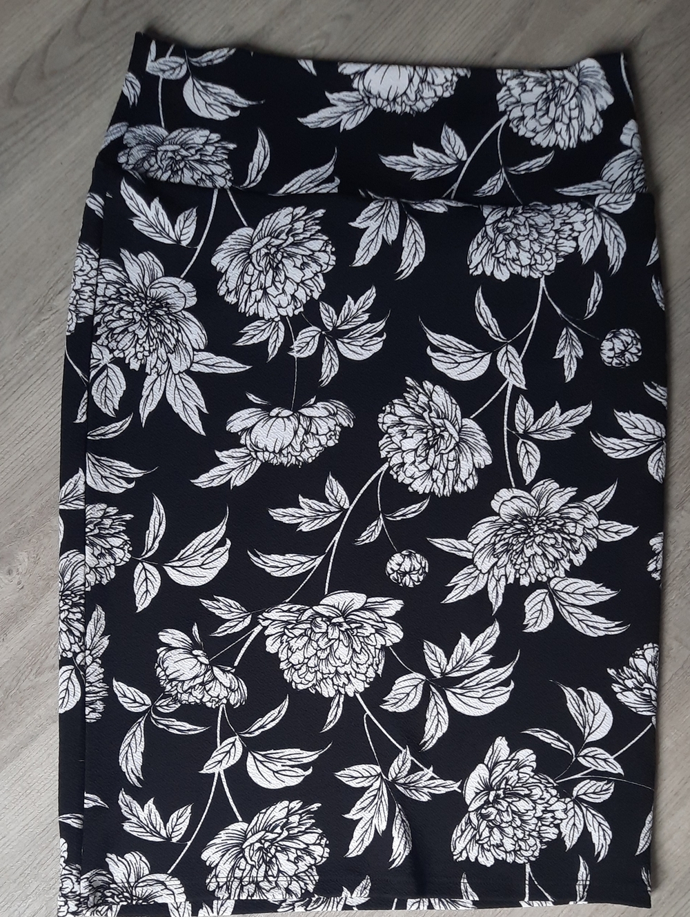 Lularoe Floral Cassie Skirt